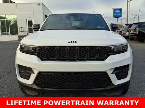 Used 2024 Jeep Grand Cherokee Altitude image 2