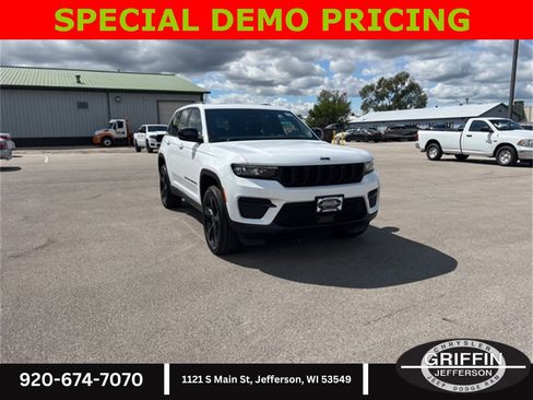 New 2025 Jeep Grand Cherokee Altitude image 5