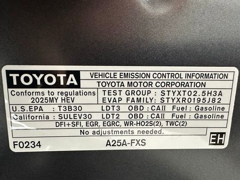 Used 2025 Toyota Sienna LE image 74