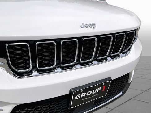 Used 2023 Jeep Grand Cherokee Limited w/ Trailer Tow Prep Group (B) RWD image 29