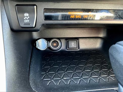 Used 2022 Toyota RAV4 XLE image 27