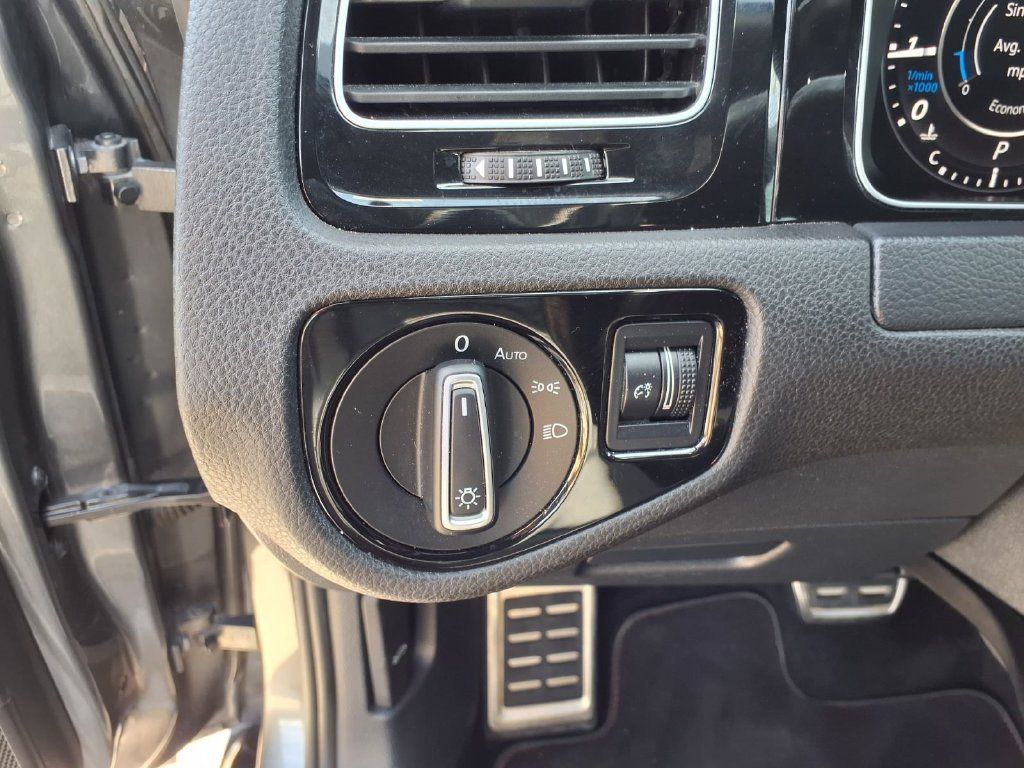 Used 2019 Volkswagen Golf R 4-Door AWD/4WD image 21