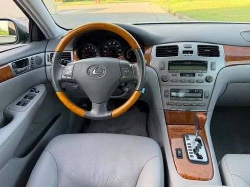Used 2005 Lexus ES 330 w/ Preferred Accessory Pkg FWD image 14