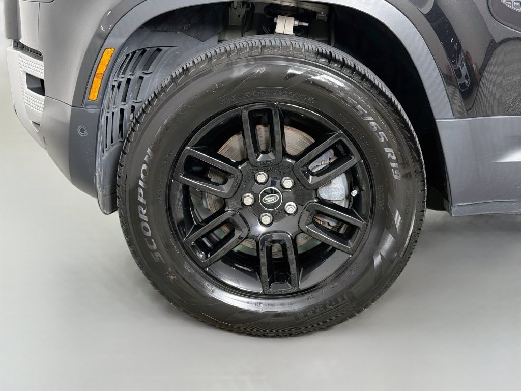 Used 2022 Land Rover Defender 110 S AWD/4WD image 33