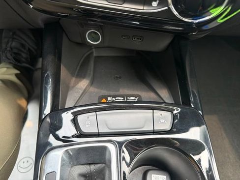 Used 2025 Chevrolet Trax LT w/ Sunroof Package FWD image 30