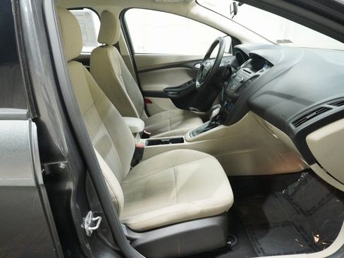 Used 2017 Ford Focus SE image 10