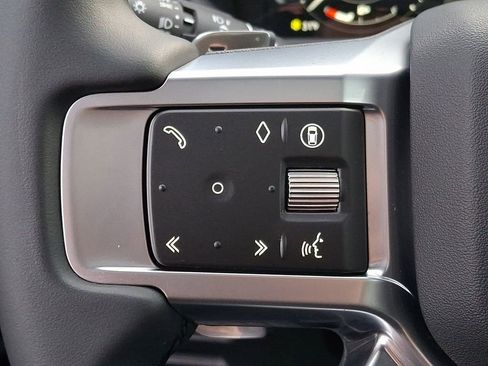 Used 2025 Land Rover Discovery S image 18