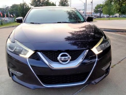 Used 2017 Nissan Maxima Platinum w/ Medallion Package FWD image 2