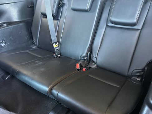 Used 2018 Toyota Highlander SE FWD image 19