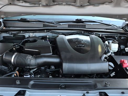 Used 2021 Toyota Tacoma TRD Sport w/ Technology Package image 51