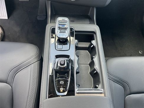 New 2025 Volvo XC90 B6 Core w/ Protection Package image 18