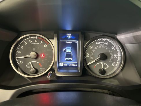 Used 2023 Toyota Tacoma TRD Off-Road w/ TRD Premium Off Road Package AWD/4WD image 19