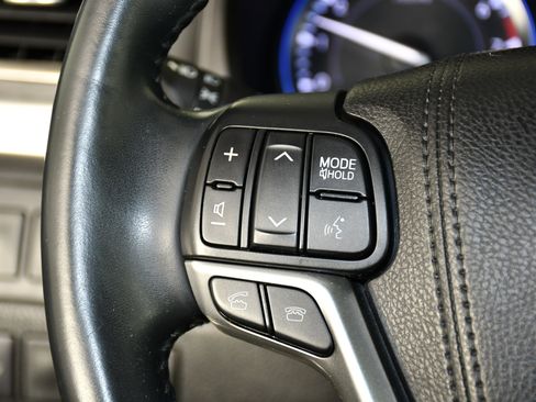 Used 2016 Toyota Highlander XLE image 21