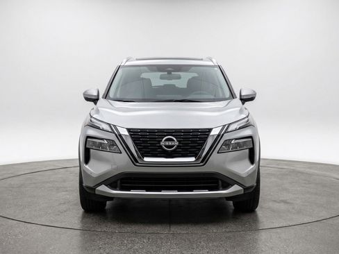 Used 2025 Nissan Rogue SV FWD image 2