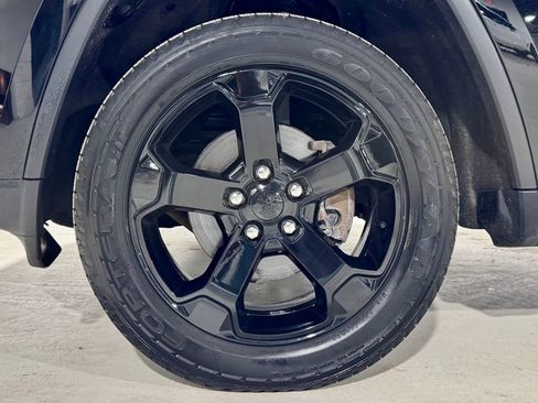 Used 2020 Jeep Grand Cherokee Laredo image 33