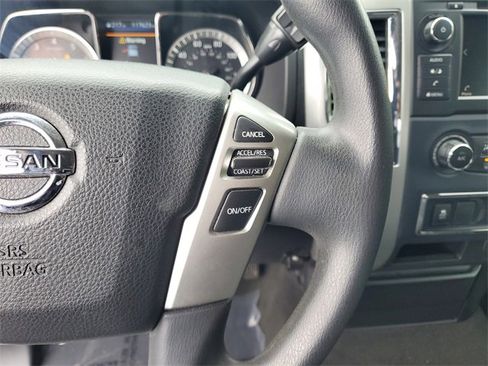 Used 2019 Nissan Titan SV image 15