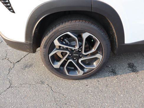 Used 2026 Chevrolet Trax RS w/ Sunroof Package FWD image 39