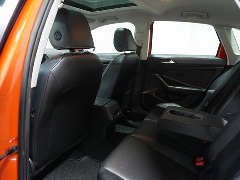 Used 2019 Volkswagen Jetta SE w/ Cold Weather Package image 11