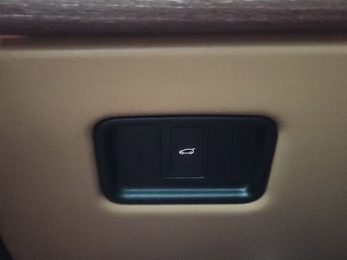 Certified 2023 Land Rover Range Rover Long Wheelbase SE image 22