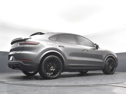 Used 2021 Porsche Cayenne S w/ Premium Package Plus AWD/4WD image 22