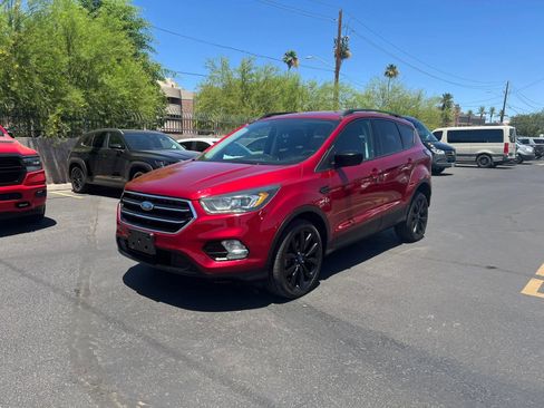 Used 2017 Ford Escape SE w/ Equipment Group 201A FWD image 1