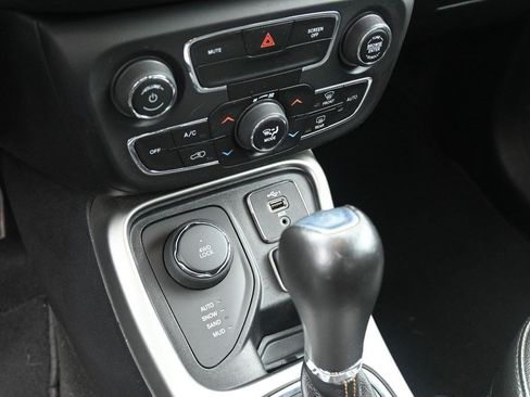 Used 2021 Jeep Compass Latitude AWD/4WD image 12