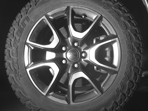 Used 2025 Jeep Compass Trailhawk image 13