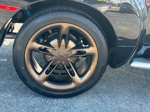 Used 2005 Chevrolet SSR w/ Preferred Equipment Group image 11