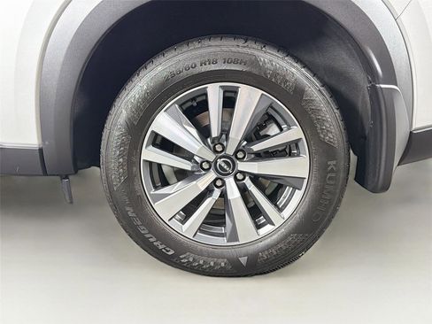 Used 2025 Nissan Pathfinder SL w/ Cargo Package AWD/4WD image 32