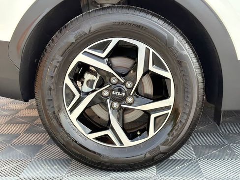 Used 2025 Kia Sportage LX FWD image 18