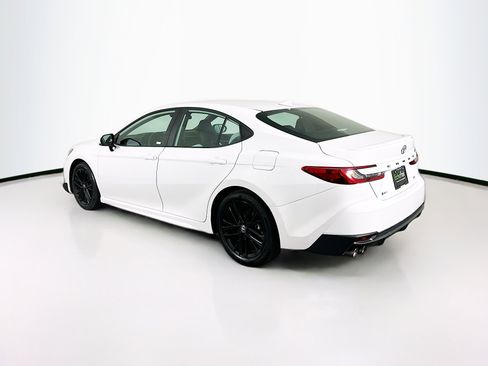 Used 2025 Toyota Camry SE image 5