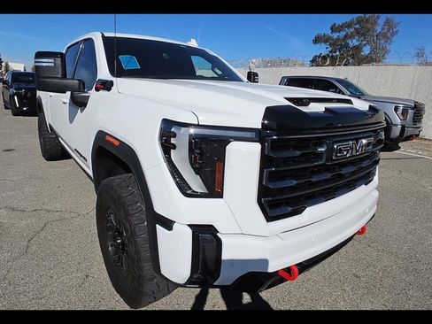 Used 2024 GMC Sierra 2500 AT4 w/ AT4 Premium Plus Package AWD/4WD image 9