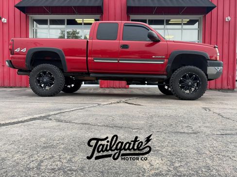 Used 2003 Chevrolet Silverado 2500 LT w/ Skid Plate Package AWD/4WD image 1