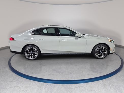 New 2026 BMW 530i xDrive AWD/4WD image 7