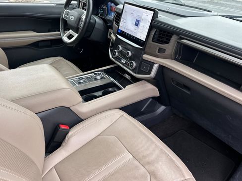 Used 2023 Ford Expedition Limited image 20