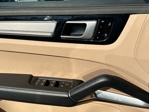 Used 2019 Porsche Cayenne Turbo image 18