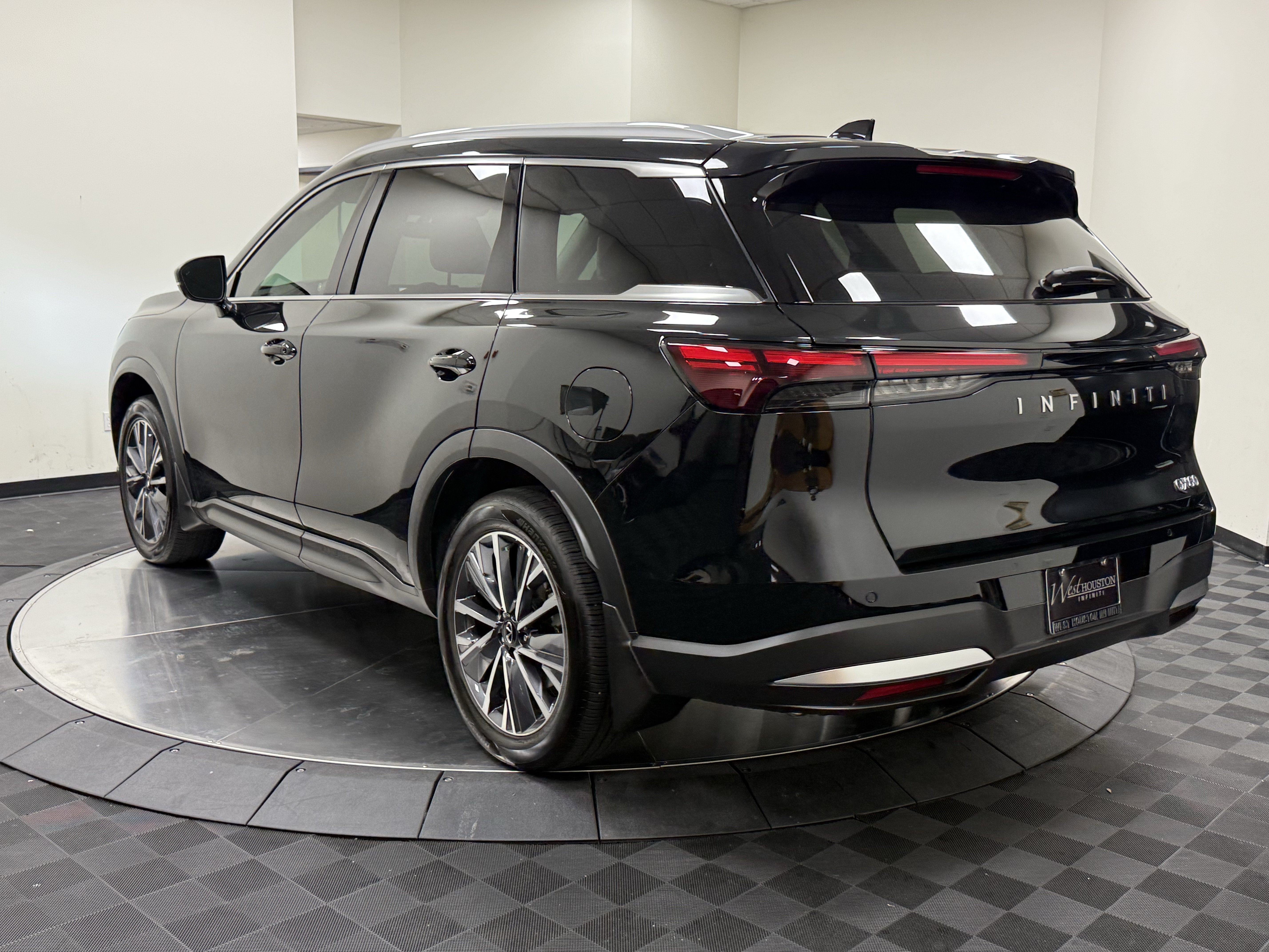 Used 2027 INFINITI QX60 Luxe w/ Cargo Package FWD image 5