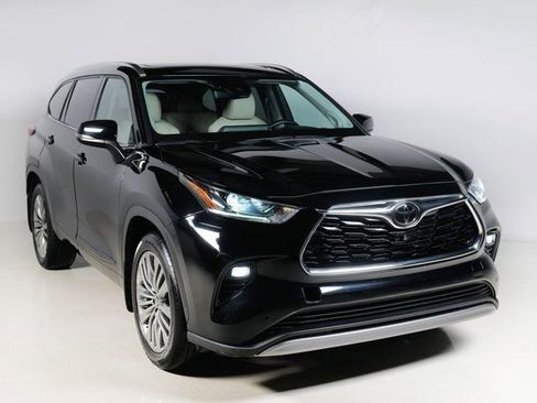 Used 2021 Toyota Highlander Platinum image 1