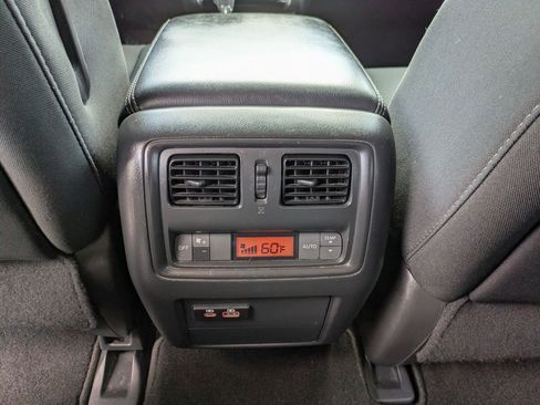 Used 2020 Nissan Pathfinder SV image 23