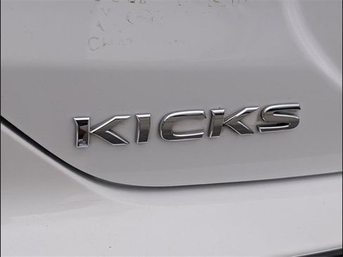 Used 2022 Nissan Kicks S image 19