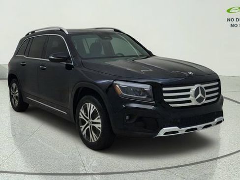 Used 2025 Mercedes-Benz GLB 250 4MATIC w/ Exclusive Package image 2