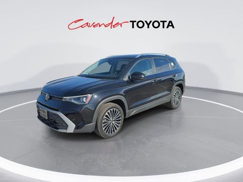 Used 2025 Volkswagen Taos SE FWD image 4