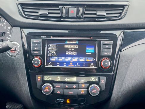 Used 2022 Nissan Rogue Sport SV image 41