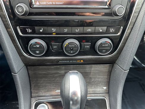 Used 2018 Volkswagen Passat 2.0T SE image 20