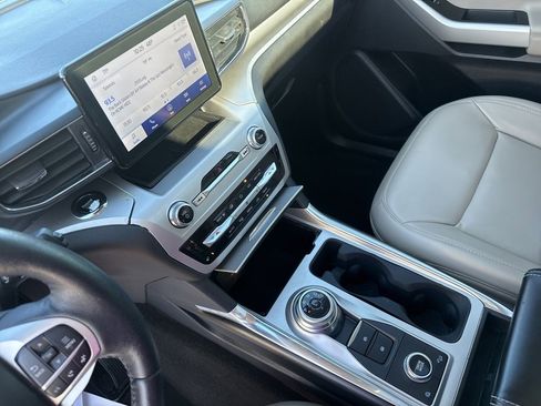 Certified 2022 Ford Explorer XLT w/ Equipment Group 202A image 14