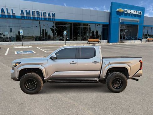 Used 2025 Toyota Tacoma SR5 AWD/4WD image 5