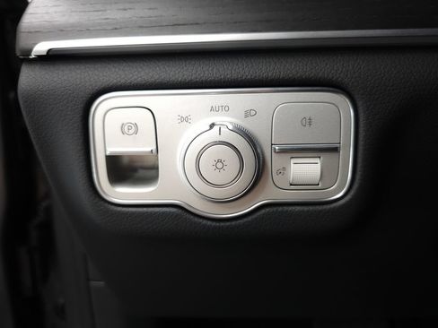 Used 2025 Mercedes-Benz GLE 450e 4MATIC image 10