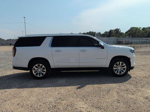 Used 2023 Chevrolet Suburban Premier AWD/4WD image 7