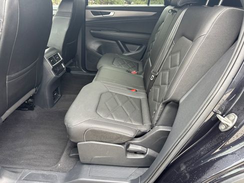 Used 2025 Volkswagen Atlas Cross Sport SE image 21