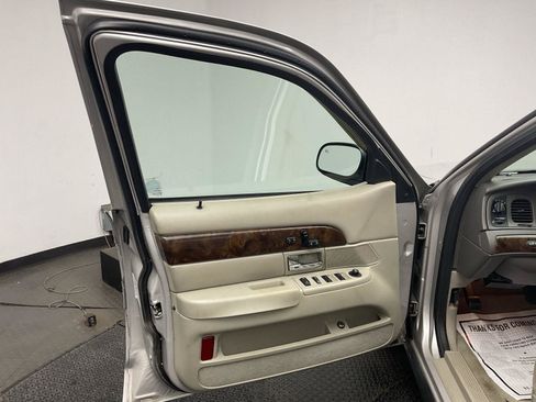 Used 2010 Mercury Grand Marquis LS RWD image 9
